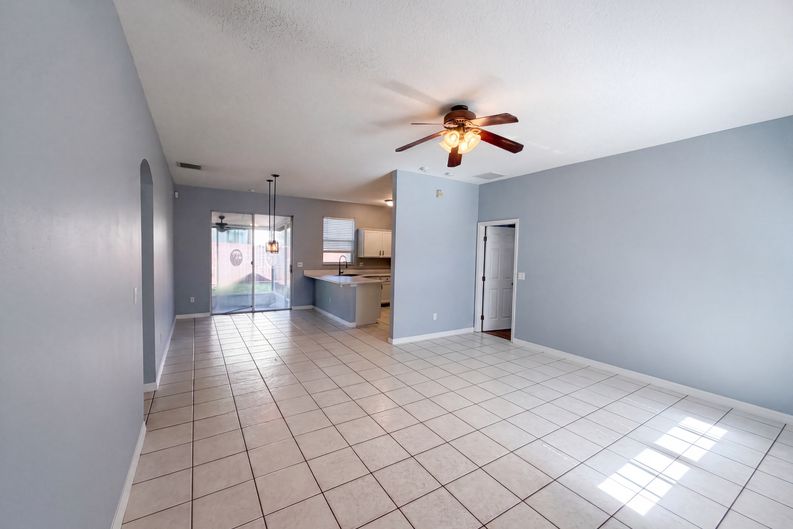 Photo 3 of 19 of 826 Hilly Bend Dr, Apopka, FL