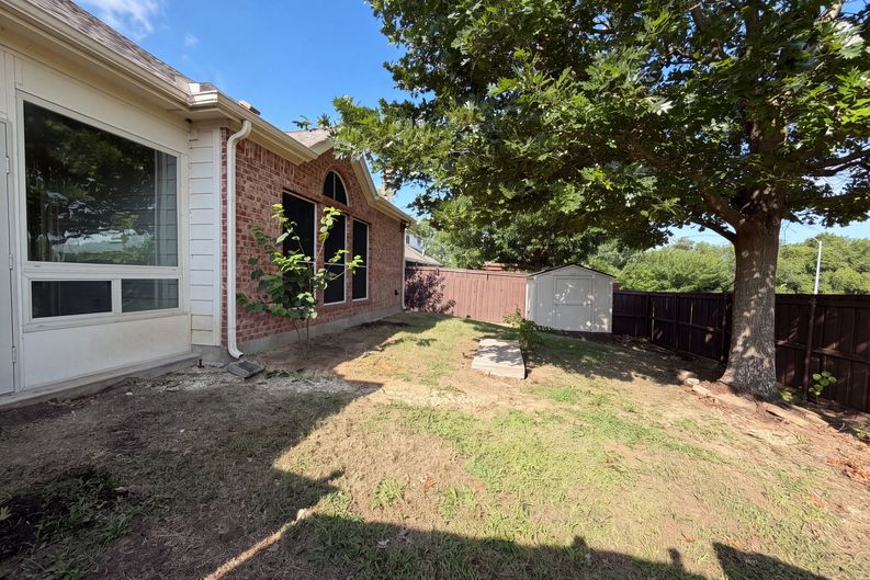 Photo 5 of 21 of 529 Olympia St, Desoto, TX