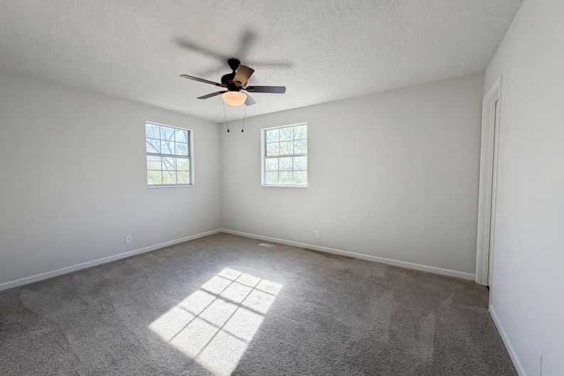 Photo 4 of 21 of 5148 Roxborough Dr, Hermitage, TN