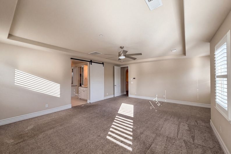 Photo 19 of 36 of 5601 Lakepointe Dr, Rocklin, CA