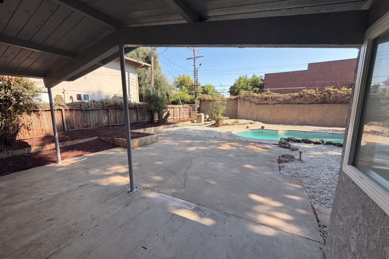 Photo 5 of 29 of 4224 Boone Ln, Sacramento, CA
