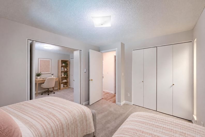 Photo 11 of 24 of 650 SW Meadow Dr, Beaverton, OR