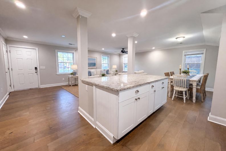Photo 3 of 19 of 2697 Louise Dr, North Charleston, SC