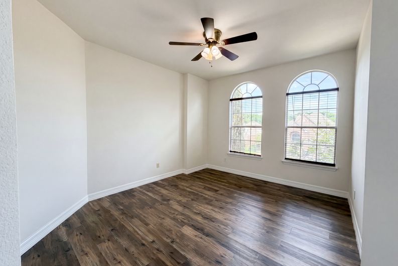 Photo 14 of 33 of 1429 Greenbriar Dr, Allen, TX