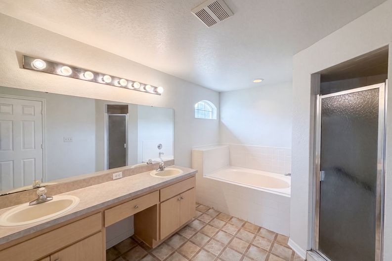 Photo 13 of 19 of 1038 Highland Crest Cir, Lake Wales, FL