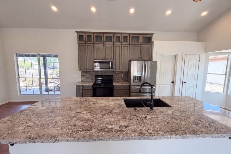 Photo 10 of 29 of 615 W Montoya Ln, Phoenix, AZ