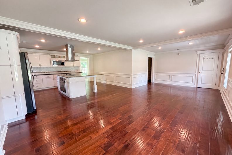 Photo 7 of 20 of 829 W 2nd North St, Summerville, SC