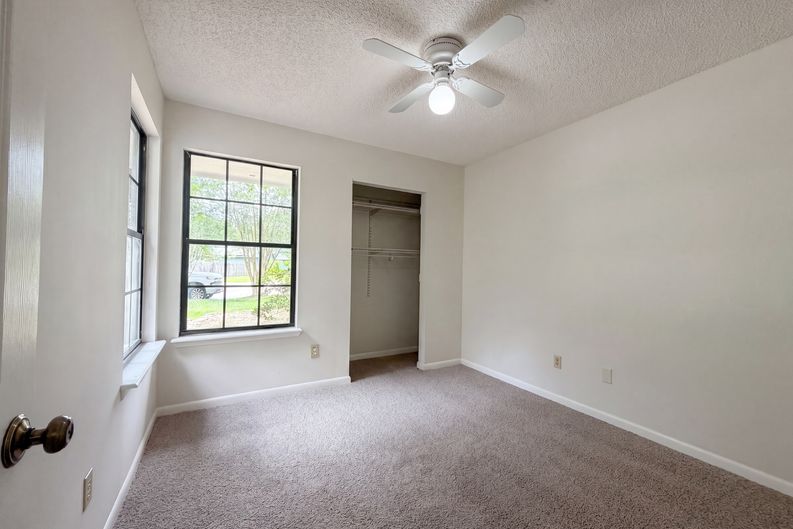 Photo 12 of 23 of 7737 Pepper Cir E, Jacksonville, FL