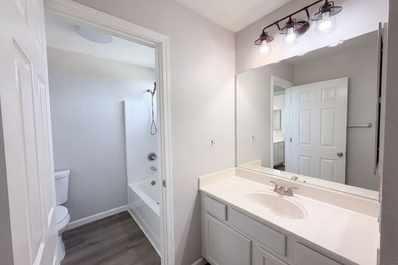 Photo 22 of 35 of 2571 Cantara Ct, Sacramento, CA