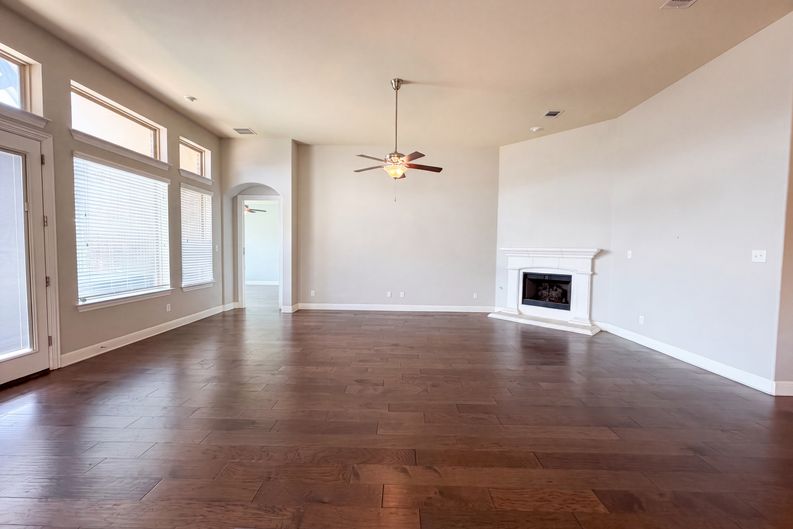 Photo 6 of 21 of 122 Bluehaw Dr, Georgetown, TX