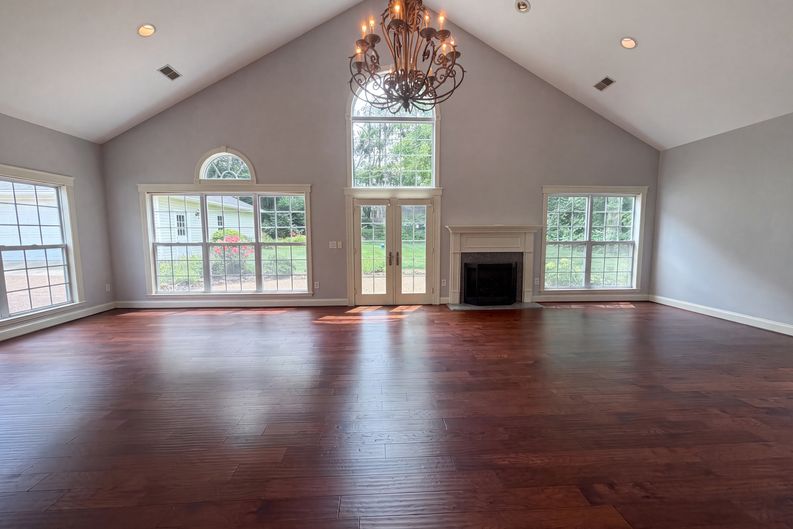 Photo 3 of 23 of 608 Estes Rd, Nashville, TN