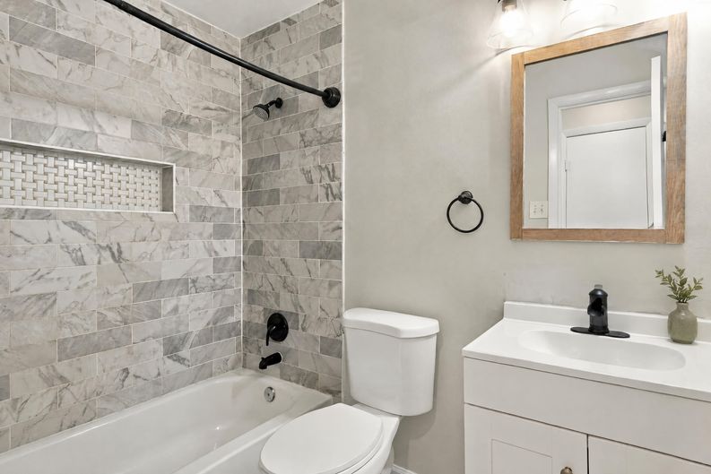 Photo 14 of 20 of 13449 Nascoby Ln, Woodbridge, VA