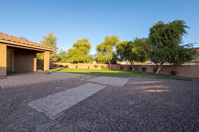 Photo 5 of 23 of 112 E Bernie Ln, Gilbert, AZ