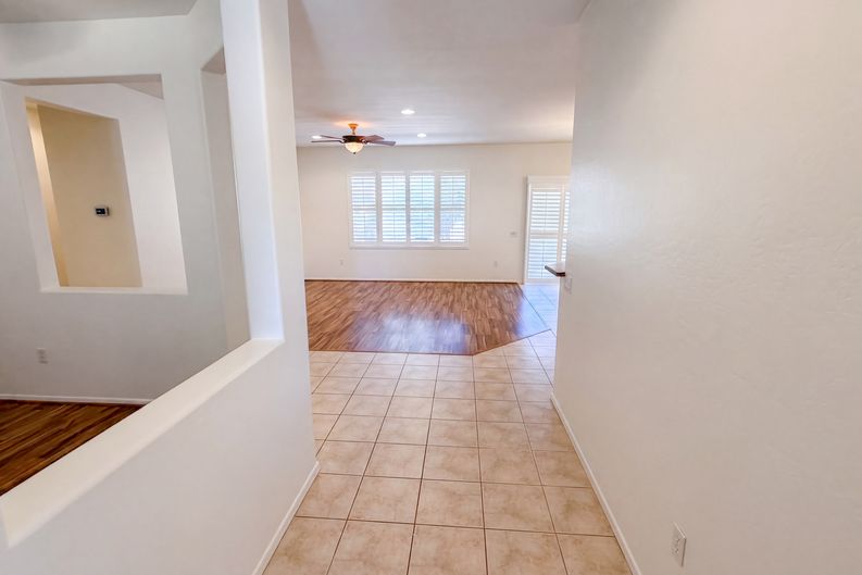 Photo 10 of 34 of 17220 W Cordova Ct, Surprise, AZ