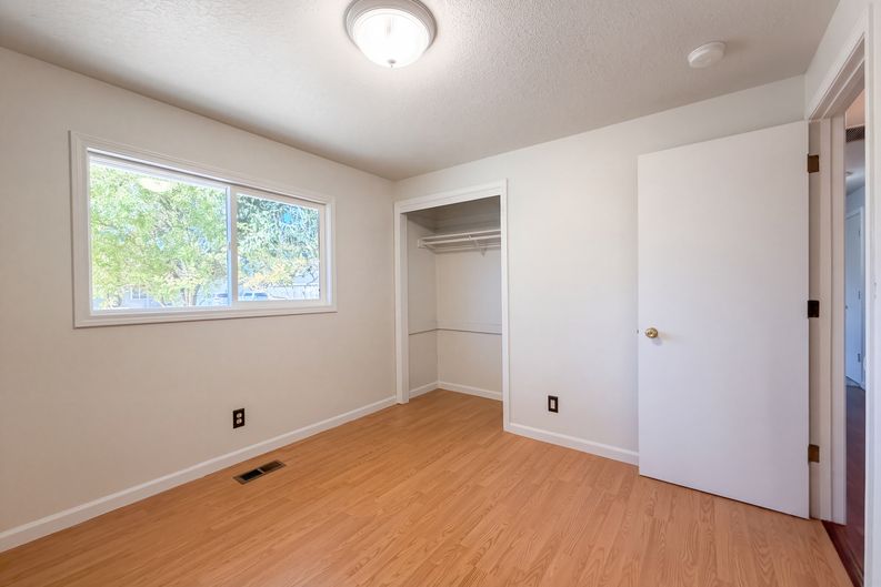 Photo 18 of 27 of 2444 SE 55th Ave, Hillsboro, OR