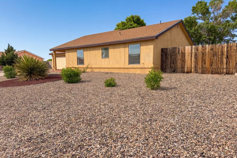 Photo 14 of 17 of 14 Milton Loop, Los Lunas, NM