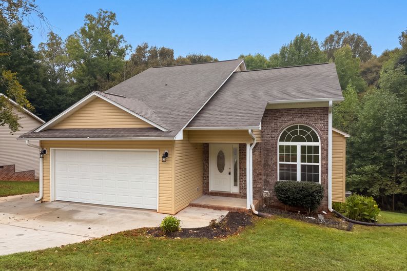Photo 29 of 33 of 117 Sundance Cir, Statesville, NC