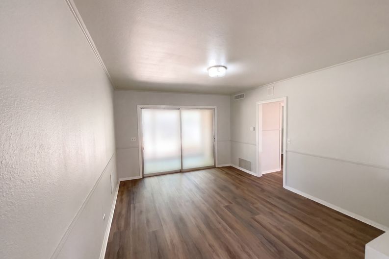 Photo 12 of 26 of 1205 G St, Floresville, TX