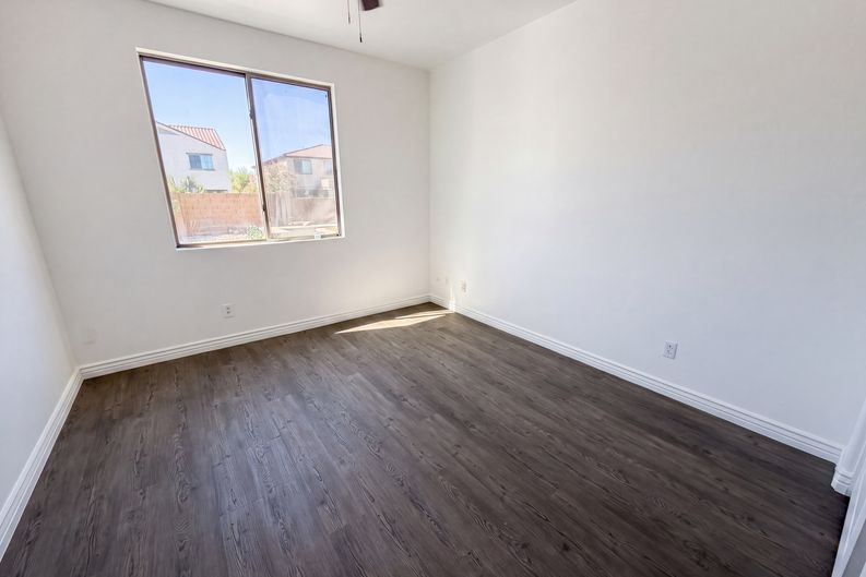 Photo 14 of 35 of 17645 W Hale Bopp Dr, Goodyear, AZ
