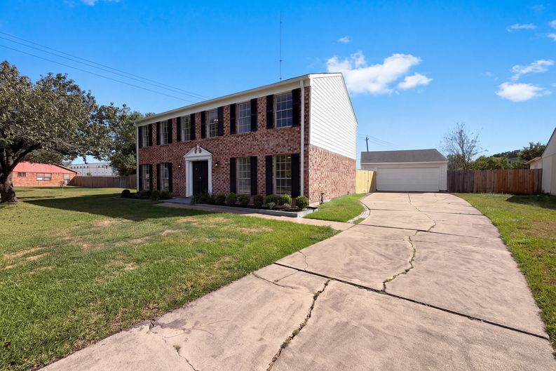 Photo 25 of 28 of 8403 Lone Quail Dr, Missouri City, TX
