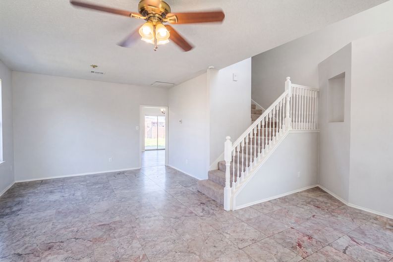 Photo 8 of 18 of 861 Pimernel Ln, Plano, TX