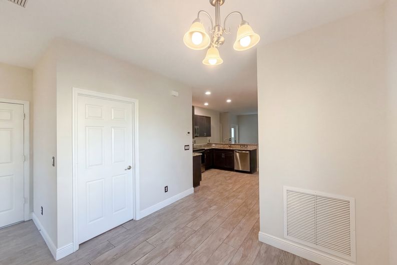 Photo 9 of 20 of 758 NE Hawks Ridge Way, Port Saint Lucie, FL