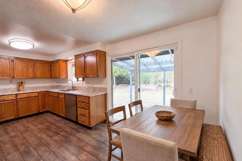 Photo 7 of 17 of 555 Matzen St, Saint Helens, OR