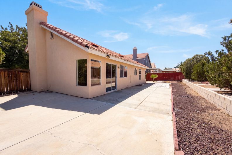 Photo 5 of 19 of 13154 Oberlin Ave, Victorville, CA
