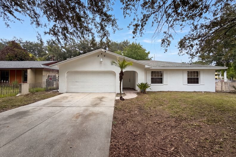 Photo 19 of 30 of 2401 Myakka Dr, Orlando, FL