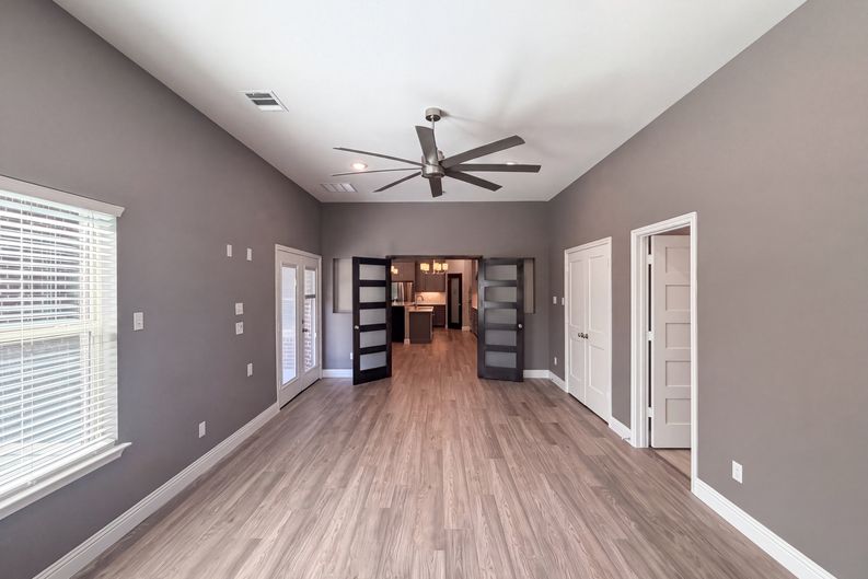 Photo 8 of 24 of 8912 Holt St, Lakeside, TX