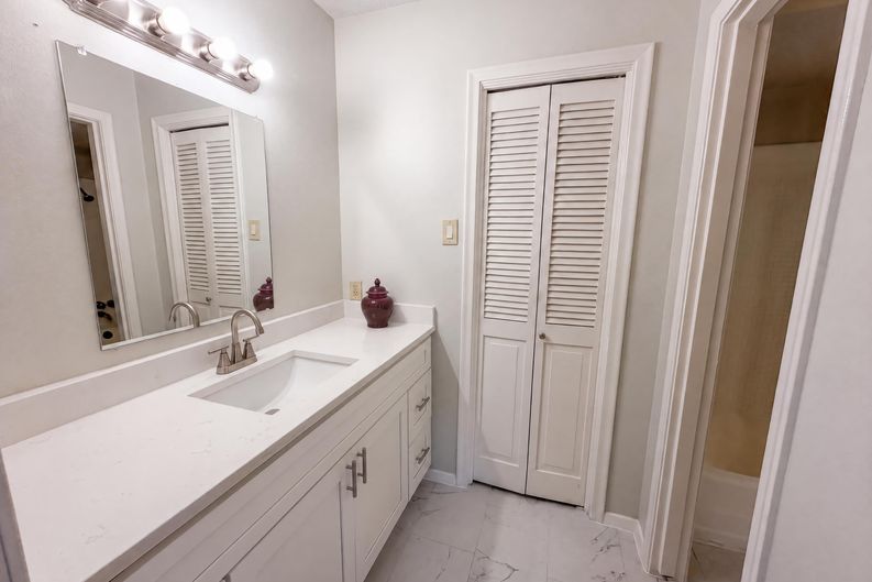 Photo 17 of 24 of 821 Glen Oaks Blvd, Dallas, TX