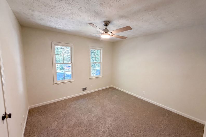 Photo 14 of 35 of 1825 Marsh Creek Dr, Lawrenceville, GA