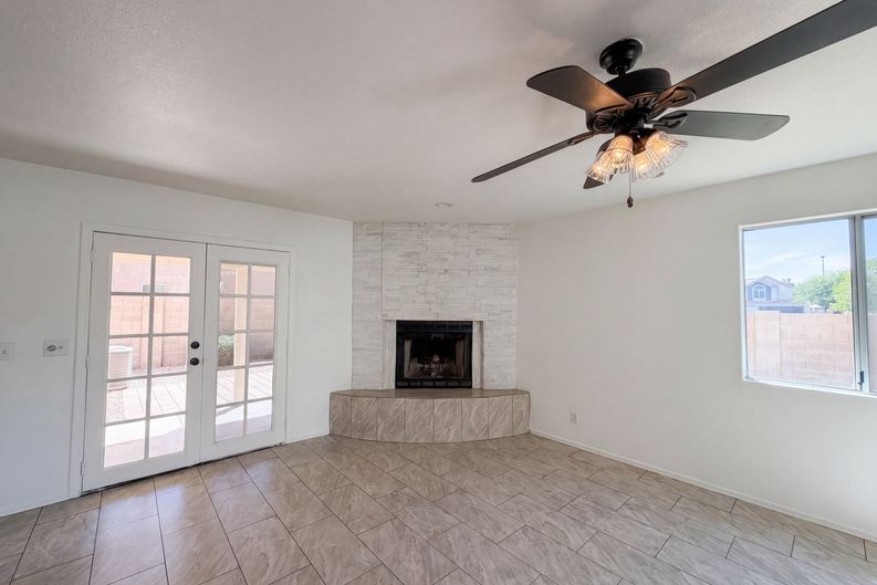 Photo 11 of 21 of 1114 S Tiago Dr, Gilbert, AZ