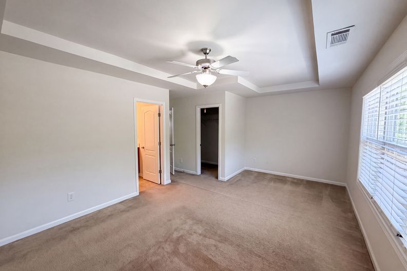 Photo 4 of 23 of 1019 Ivydale Cir, Lawrenceville, GA