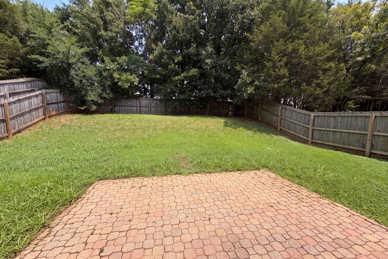 Photo 15 of 17 of 5714 Waverly Lynn Ln, Charlotte, NC