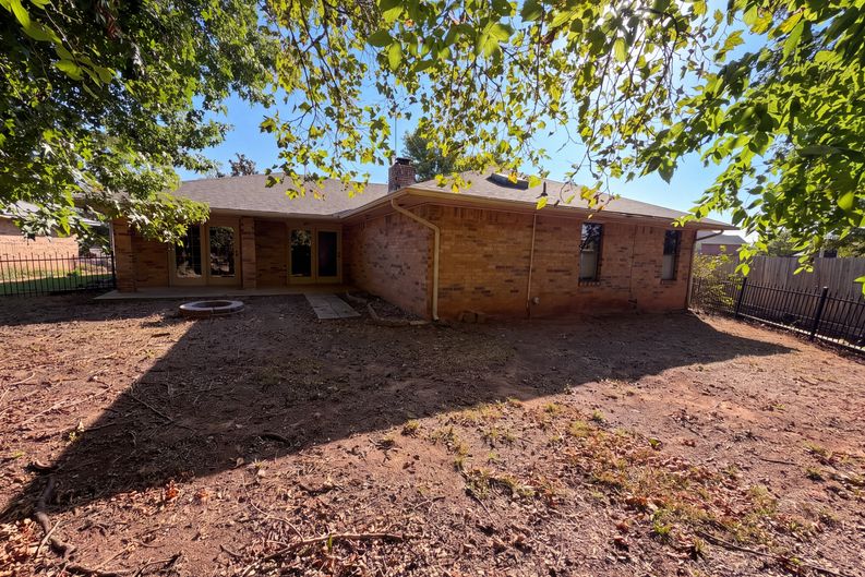 Photo 44 of 57 of 1536 Creekside Dr, Norman, OK
