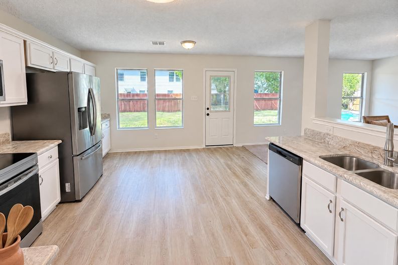 Photo 6 of 22 of 2708 White Oak Dr, Little Elm, TX