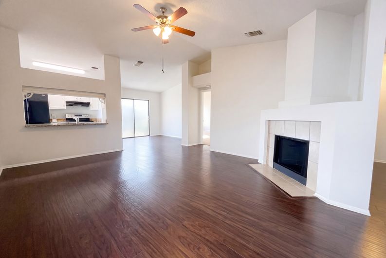 Photo 6 of 16 of 15009 Winter View Dr, San Antonio, TX