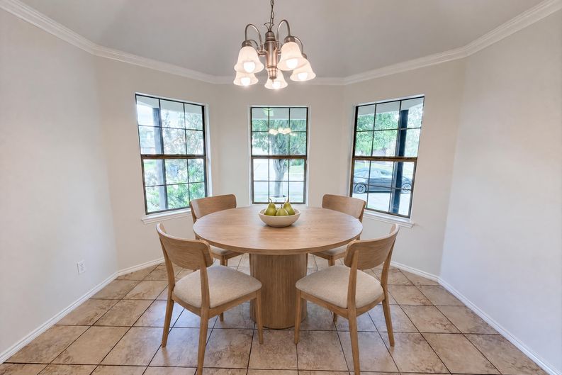 Photo 7 of 17 of 1618 Hillside Dr, Waxahachie, TX