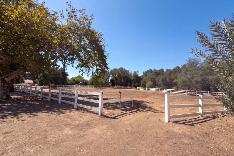 Photo 35 of 40 of 15408 Glentree Rd, Valley Center, CA