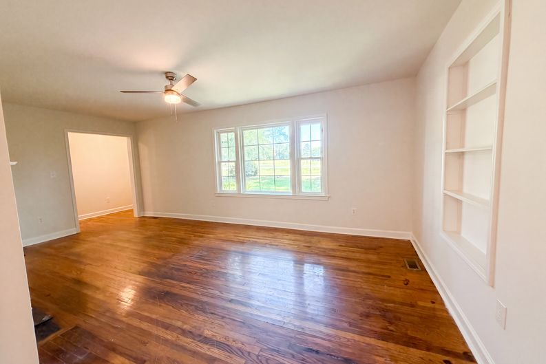 Photo 9 of 20 of 1125 Old Spartanburg Hwy, Lyman, SC