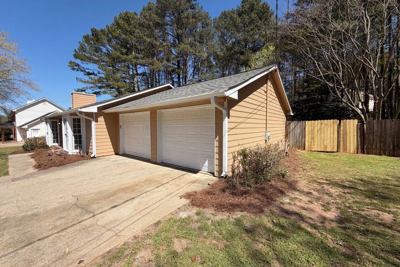 Photo 16 of 18 of 5003 Henson Dr SW, Mableton, GA