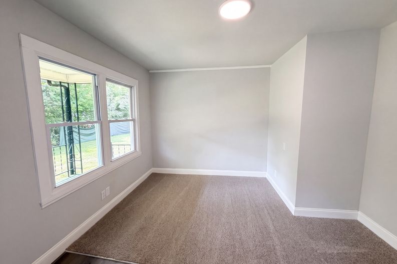 Photo 4 of 21 of 704 Morningside Dr, Mount Holly, NC