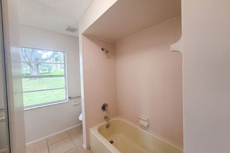 Photo 16 of 32 of 12054 Joe Herrmann Dr, San Antonio, FL