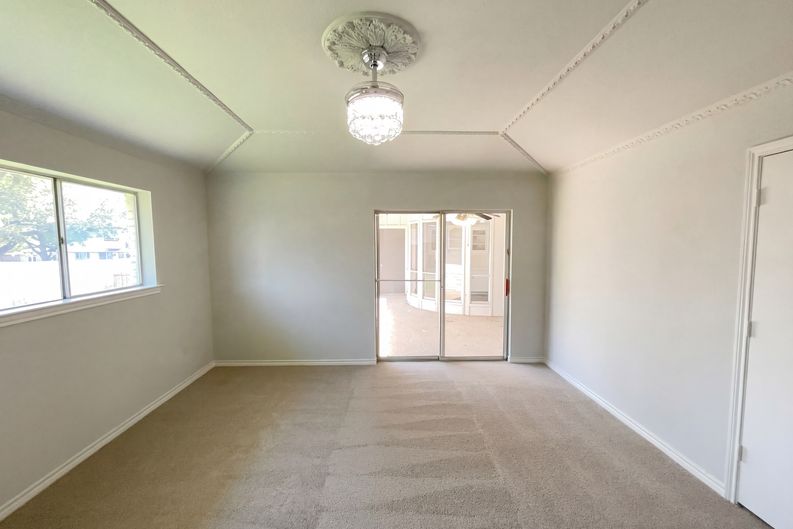 Photo 9 of 19 of 2800 N Surrey Dr, Carrollton, TX