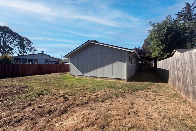 Photo 20 of 24 of 324 N 5th St, Saint Helens, OR