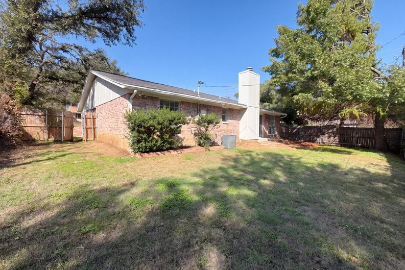 Photo 21 of 22 of 2527 Holt Rd, Arlington, TX