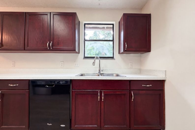Photo 7 of 17 of 8510 McNeill Rd, Jacksonville, FL