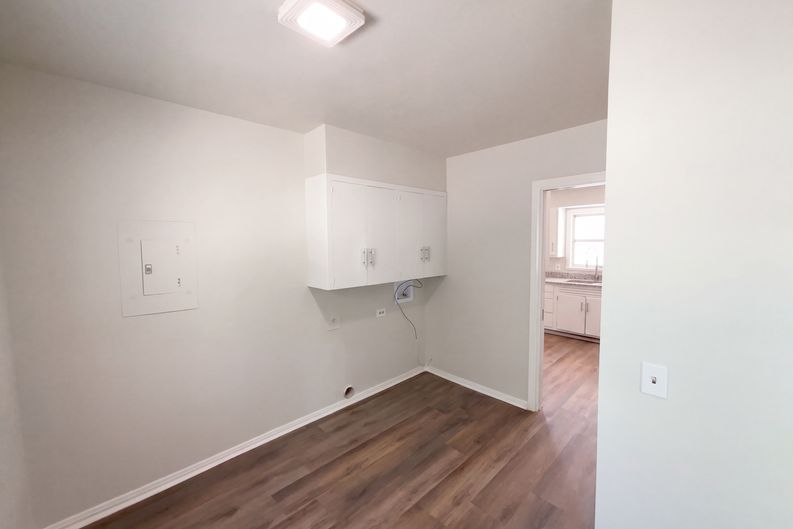 Photo 6 of 26 of 1205 G St, Floresville, TX