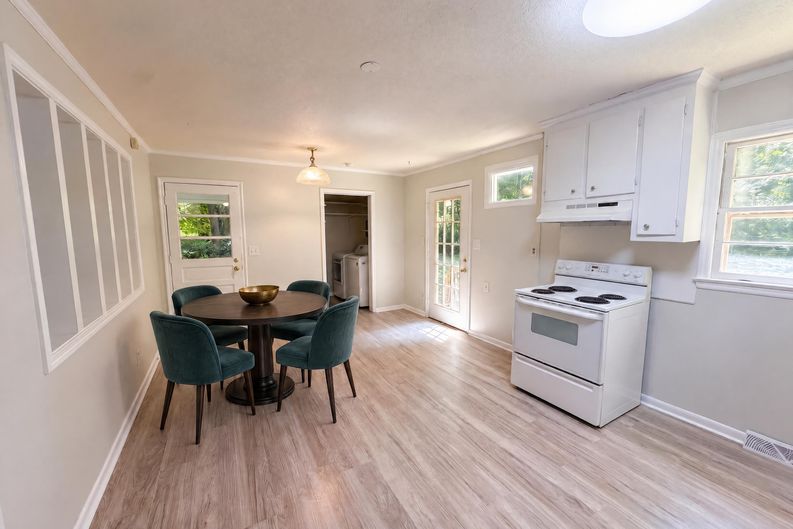 Photo 8 of 17 of 6220 Paylor St, Mebane, NC